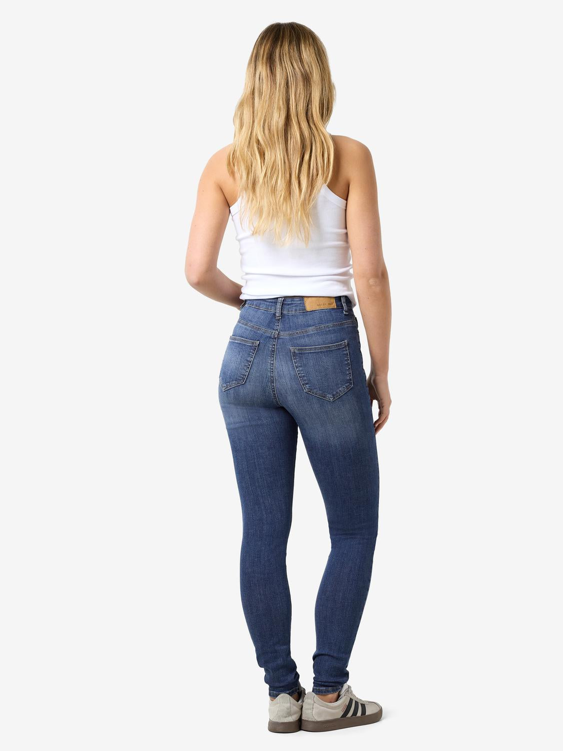 model_shot-front_full